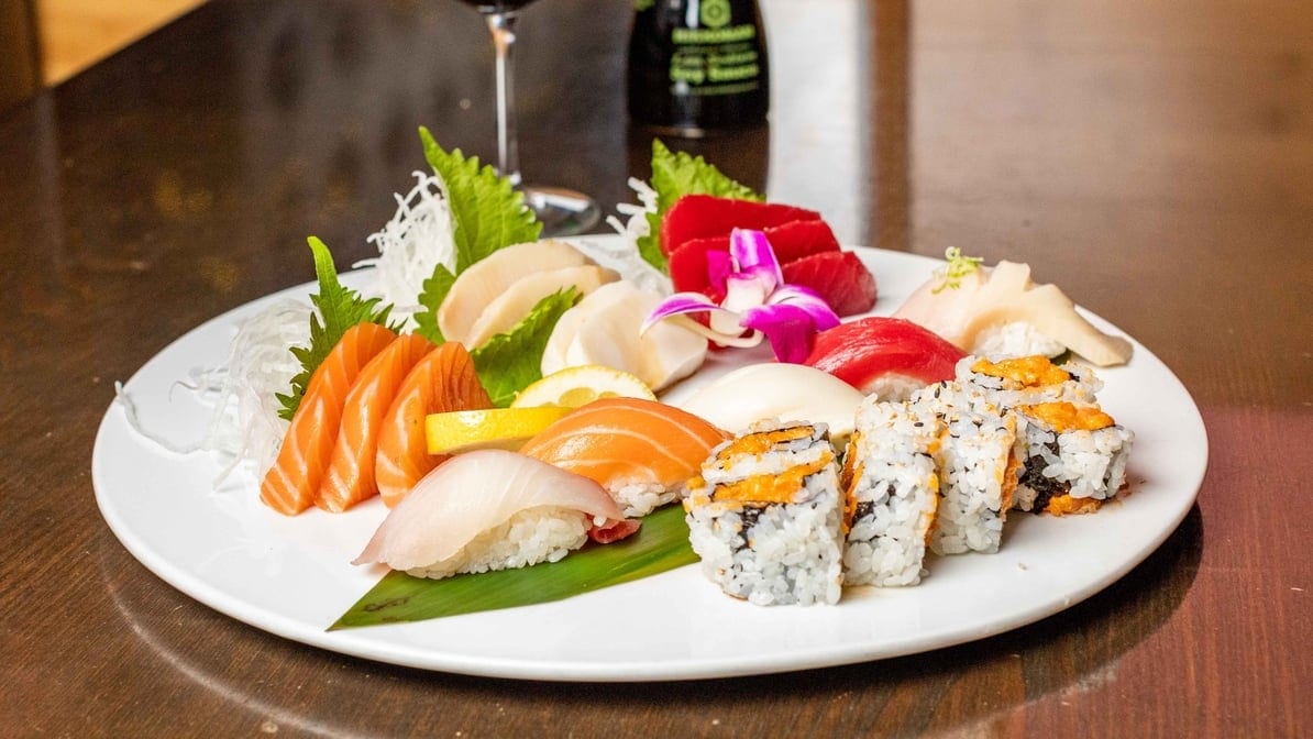 Sushi & Sashimi Combo.